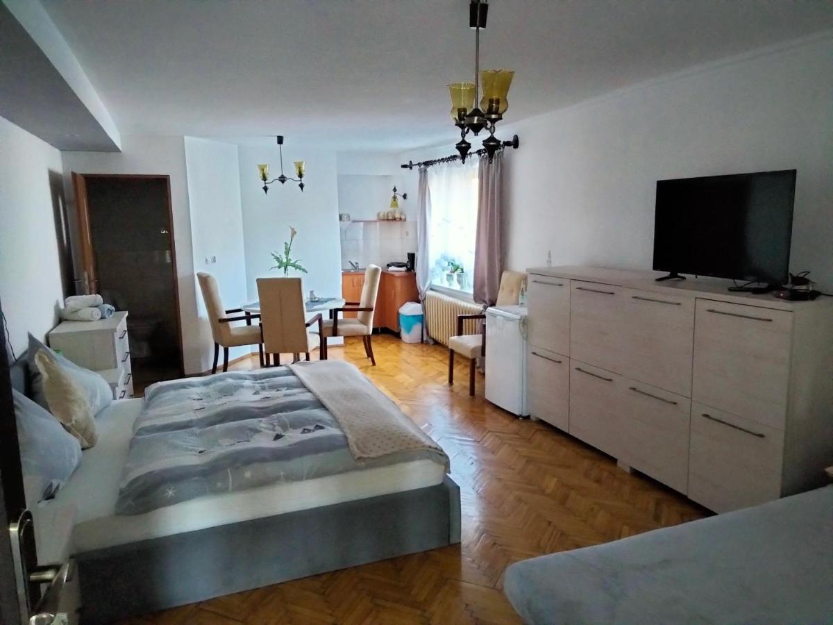 Vila Pod Piramida Ługniany Exteriér fotografie